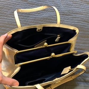 Coach purse. Like new.